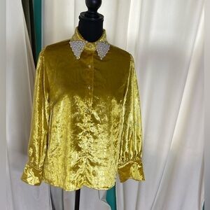Beautiful Vintage Button Down Shirt with‎ Pearl collar